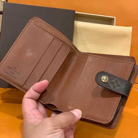 Louis Vuitton Monogram Compact Zip Bifold Wallet - Picture 7 of 16